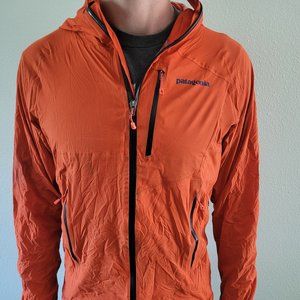 Weather resistant lightweight, packable jacket